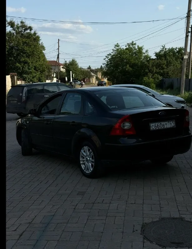 Ford focus ll 1.6 (100л. с) механика состояние сел поехал продажа срочная! перед продажей было сделано: замена масла в двигателе, и в коробке. замена лобового стекла чтобы можно было поставить на учёт. новый аккумулятор. поставлен мульти руль и сенсорная магнитола. сзади в багажнике лежит задняя подвеска вся, а также комплект задних колодок и троса для ручника ( ручник не работает) стоит рабочее, но езжу на бензине. чистка форсунок. поменяны рулевые тяги, рулевые наконечники, тормозные диски перед, тормозные колодки перед. не троит работает отлично, масло 5-6 тысяч ликви молли, от замены до замены. цена: 339000₽ торг звонить : +79497770603 продажа в г. донецк ( и только 📞 звоните: +7(949)7770603 - фотография - 3