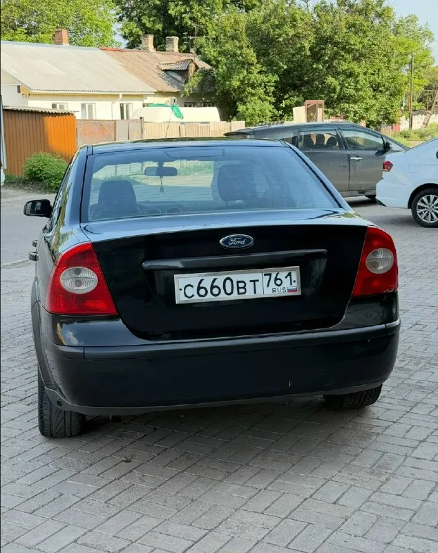 Ford focus ll 1.6 (100л. с) механика состояние сел поехал продажа срочная! перед продажей было сделано: замена масла в двигателе, и в коробке. замена лобового стекла чтобы можно было поставить на учёт. новый аккумулятор. поставлен мульти руль и сенсорная магнитола. сзади в багажнике лежит задняя подвеска вся, а также комплект задних колодок и троса для ручника ( ручник не работает) стоит рабочее, но езжу на бензине. чистка форсунок. поменяны рулевые тяги, рулевые наконечники, тормозные диски перед, тормозные колодки перед. не троит работает отлично, масло 5-6 тысяч ликви молли, от замены до замены. цена: 339000₽ торг звонить : +79497770603 продажа в г. донецк ( и только 📞 звоните: +7(949)7770603 - фотография - 4