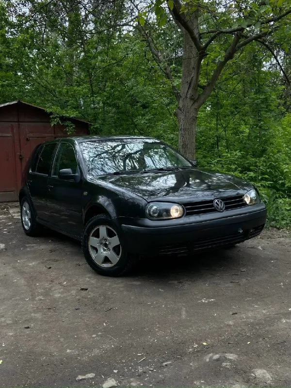 Продам/обменяю гольф5 мотор1,6 есть минусы разбито лобовое стекло (не сильно ) надо поменять диск сцепления машина едет но немного буксует все остальное работает как надо все кнопки лампочки едет бодро даже на таком сцепление обмен интересен на бмв/ mercedes возможно моя доплата цена 300к телефон +79490952100(не звонить писать в тг) 📞 звоните: +7(949)0952100 - фотография - 5