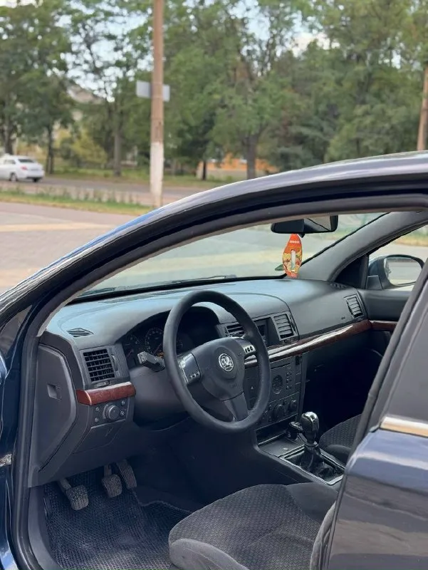 Продам opel vectra c продажа от собственника!!! год выпуска- 2002 года объем двигателя-1.8!!(крепкий мотор) пробег -220.000 тыс км коробка передач-5-ти ступенчатая машина в хорошем техническом состоянии! автомобиль без единого рыжика по кузову. вообщем, пригонял для себя в 2021 году из германии!!!( есть все сервисные книжки) ну путайте с россиянкой ))) все стекла заводские. комплектация: -4 стеклоподъемника -круиз контроль -кондиционер( заправлен, дует на 5/5) -10 подушек безопасности за машиной следил, замена ремня грм, помпы 10т. км. назад, полностью обслужена по ходовой, новые тормозные диски и колодки установлен газ евро-4! стоит новая летняя резина, покупал в 2025 году. в подарок отдам зимнюю резину с дисками машина еще стоит на dpr учете, при переоформлении вы будете первым владельцем в птс! могу поприсутствовать с вами в мрэо! цена-550.000 руб ( торг) все дополнительные вопросы по телефону: +7 (949) 333-10-75 📞 звоните: +7(949)3331075 - фотография - 3