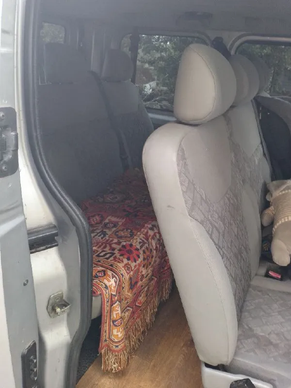 Продам opel vivaro 2002 г. в. двигател 1.9 dti двс и кпп после ремонта. ходовая вся пересыпана. надо заменить радиатор кондея он куплен. кузов в отличном состоянии, заводской пассажир, резина зима-лето на дисках в перевозках не участвовал цена 1 200 000₽ торез торг +7949-388-08-77 📞 звоните: +7(949)3880877 - фотография - 2