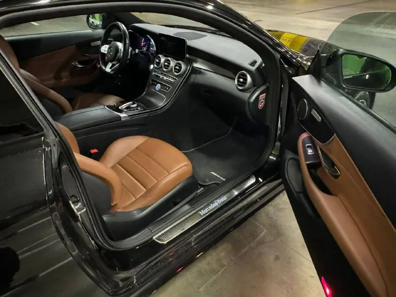 Продам mercedes c200 w205 рестайлинг 1.5 турбо 2021 года выпуска! куплена на оф. дилере, не привезенная. три хозяина за все время эксплуатации. пробег 45 тыс. км оригинал, салон в идеальном состоянии, ничего не крутилось и не менялось, весь в родном заводском окрасе, в бронепленке с автосалона, вкруг заводское остекление. коробка работает отлично, двигатель без дефектов. авто без вложений от слова совсем, сел и поехал. любые проверки на ваших сто. продажа срочная от собственника! цена: 4 🍋 рублей, торг, реальному покупателю‼️тел. +79498431343 г. донецк - фотография - 9