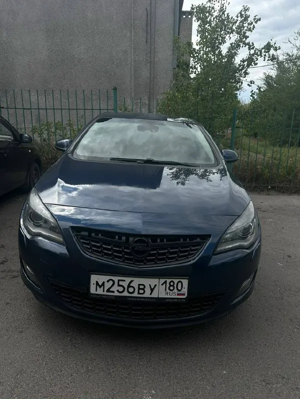 Opel astra j 1.6 бензин, без турбины. автомат. пробег 208 тыс. 2010 г. в. по кузову весной обрабатывалась антикором, стоит хороший свет и штатная музыка( играет очень хорошо). за машиной следил, делал то что нужно, есть запчасти на запас( передняя ступица, и задний центральный рычаг) отдам всё в комплект. на 200 тыс поменял ремень грм и ролики по машине много чего было сделано, замена корпуса термостата. (антифриз стоит на месте, не уходит вообще). замена реле зарядки на генераторе. замена задней правой ступицы. поменял передние сайленблоки. замена передних стоек стабилизатора(всё в комплекте). замена стоек стабилизатора и втулок. стоит новый вентилятор охлаждения. по двигателю, перебран масляный насос(исправили давление масла). всё ремонты проводились не более 10 тыс км назад. срочных вложений машина не требует, всё крутиться, заводиться как нужно). было сделано две частичные замены масла в коробке. всё что делал по машине могу подтвердить, чеками и накладными. я хозяи 📞 звоните: +7(949)3556515 - фотография - 2