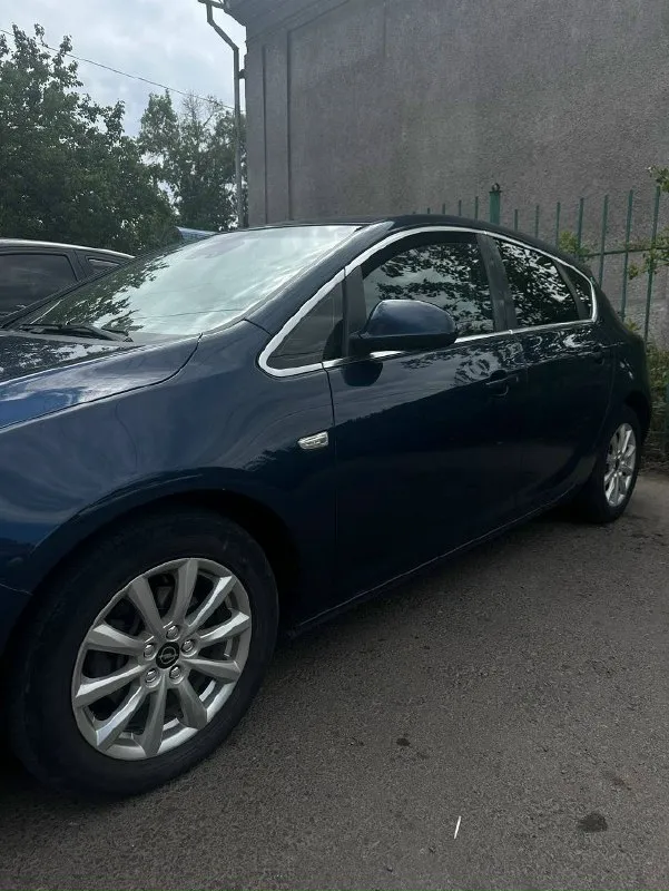 Opel astra j 1.6 бензин, без турбины. автомат. пробег 208 тыс. 2010 г. в. по кузову весной обрабатывалась антикором, стоит хороший свет и штатная музыка( играет очень хорошо). за машиной следил, делал то что нужно, есть запчасти на запас( передняя ступица, и задний центральный рычаг) отдам всё в комплект. на 200 тыс поменял ремень грм и ролики по машине много чего было сделано, замена корпуса термостата. (антифриз стоит на месте, не уходит вообще). замена реле зарядки на генераторе. замена задней правой ступицы. поменял передние сайленблоки. замена передних стоек стабилизатора(всё в комплекте). замена стоек стабилизатора и втулок. стоит новый вентилятор охлаждения. по двигателю, перебран масляный насос(исправили давление масла). всё ремонты проводились не более 10 тыс км назад. срочных вложений машина не требует, всё крутиться, заводиться как нужно). было сделано две частичные замены масла в коробке. всё что делал по машине могу подтвердить, чеками и накладными. я хозяи 📞 звоните: +7(949)3556515 - фотография - 3