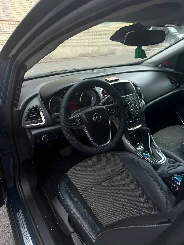 Opel astra j 1.6 бензин, без турбины. автомат. пробег 208 тыс. 2010 г. в. по кузову весной обрабатывалась антикором, стоит хороший свет и штатная музыка( играет очень хорошо). за машиной следил, делал то что нужно, есть запчасти на запас( передняя ступица, и задний центральный рычаг) отдам всё в комплект. на 200 тыс поменял ремень грм и ролики по машине много чего было сделано, замена корпуса термостата. (антифриз стоит на месте, не уходит вообще). замена реле зарядки на генераторе. замена задней правой ступицы. поменял передние сайленблоки. замена передних стоек стабилизатора(всё в комплекте). замена стоек стабилизатора и втулок. стоит новый вентилятор охлаждения. по двигателю, перебран масляный насос(исправили давление масла). всё ремонты проводились не более 10 тыс км назад. срочных вложений машина не требует, всё крутиться, заводиться как нужно). было сделано две частичные замены масла в коробке. всё что делал по машине могу подтвердить, чеками и накладными. я хозяи 📞 звоните: +7(949)3556515 - фотография - 5