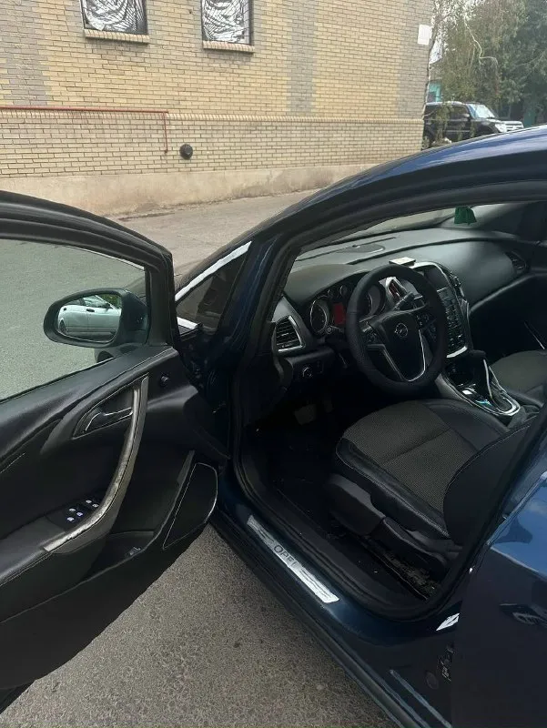 Opel astra j 1.6 бензин, без турбины. автомат. пробег 208 тыс. 2010 г. в. по кузову весной обрабатывалась антикором, стоит хороший свет и штатная музыка( играет очень хорошо). за машиной следил, делал то что нужно, есть запчасти на запас( передняя ступица, и задний центральный рычаг) отдам всё в комплект. на 200 тыс поменял ремень грм и ролики по машине много чего было сделано, замена корпуса термостата. (антифриз стоит на месте, не уходит вообще). замена реле зарядки на генераторе. замена задней правой ступицы. поменял передние сайленблоки. замена передних стоек стабилизатора(всё в комплекте). замена стоек стабилизатора и втулок. стоит новый вентилятор охлаждения. по двигателю, перебран масляный насос(исправили давление масла). всё ремонты проводились не более 10 тыс км назад. срочных вложений машина не требует, всё крутиться, заводиться как нужно). было сделано две частичные замены масла в коробке. всё что делал по машине могу подтвердить, чеками и накладными. я хозяи 📞 звоните: +7(949)3556515 - фотография - 6