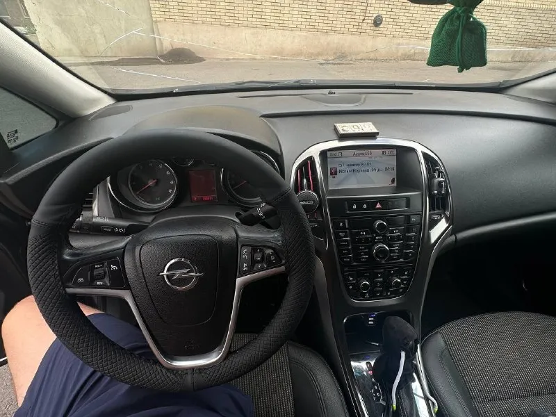 Opel astra j 1.6 бензин, без турбины. автомат. пробег 208 тыс. 2010 г. в. по кузову весной обрабатывалась антикором, стоит хороший свет и штатная музыка( играет очень хорошо). за машиной следил, делал то что нужно, есть запчасти на запас( передняя ступица, и задний центральный рычаг) отдам всё в комплект. на 200 тыс поменял ремень грм и ролики по машине много чего было сделано, замена корпуса термостата. (антифриз стоит на месте, не уходит вообще). замена реле зарядки на генераторе. замена задней правой ступицы. поменял передние сайленблоки. замена передних стоек стабилизатора(всё в комплекте). замена стоек стабилизатора и втулок. стоит новый вентилятор охлаждения. по двигателю, перебран масляный насос(исправили давление масла). всё ремонты проводились не более 10 тыс км назад. срочных вложений машина не требует, всё крутиться, заводиться как нужно). было сделано две частичные замены масла в коробке. всё что делал по машине могу подтвердить, чеками и накладными. я хозяи 📞 звоните: +7(949)3556515 - фотография - 9