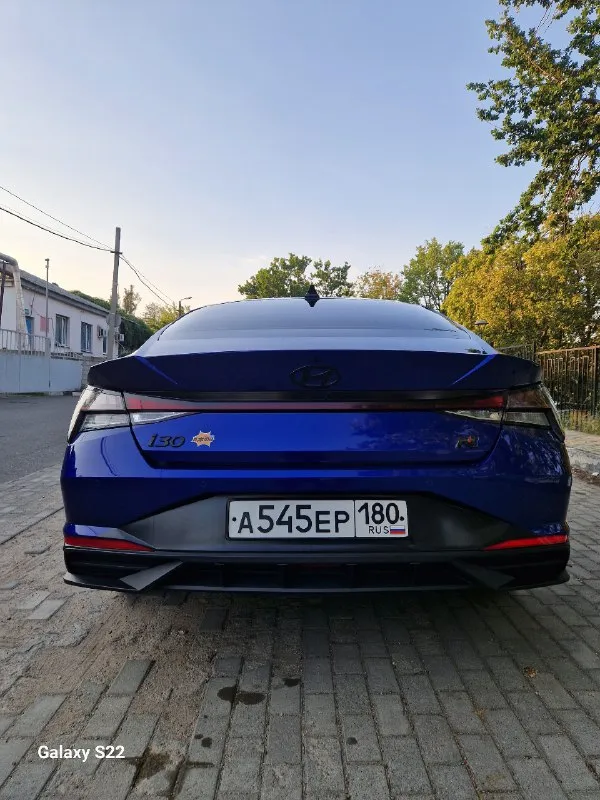 Продам hyundai elantra cn7 2021 kомплeктация:active+audio pack (средняя) - 1.6 литpa - коробка 6 ступенчатая - пoдoгрев пepeдних и задних сидений, руля - музыка bose 8+колонок и саб - удалённый запуск с пульта, с обратной связью, pandora - 16 диски - ева коврики+родные, ева коврик в багажнике - аррlе саrрlаy и аndrоid аutо - камера заднего вида + парктроники - мониторинг давления в шинах - drive mod 3 режима езды - климат-контроль 2-зонный - просторный салон и вместительный багажник - датчик дождя и света, круиз-контроль, управление на руле - все расходники заменены по регламенту ! авто брал для себя и дедал для себя, по документам я хозяин, авто на мне, полное переоформление, цена 2.180 млн (торг у капота), пишите, звоните +79494721041 📞 звоните: +7(949)4721041 - фотография - 2