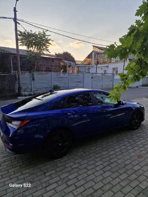 Продам hyundai elantra cn7 2021 kомплeктация:active+audio pack (средняя) - 1.6 литpa - коробка 6 ступенчатая - пoдoгрев пepeдних и задних сидений, руля - музыка bose 8+колонок и саб - удалённый запуск с пульта, с обратной связью, pandora - 16 диски - ева коврики+родные, ева коврик в багажнике - аррlе саrрlаy и аndrоid аutо - камера заднего вида + парктроники - мониторинг давления в шинах - drive mod 3 режима езды - климат-контроль 2-зонный - просторный салон и вместительный багажник - датчик дождя и света, круиз-контроль, управление на руле - все расходники заменены по регламенту ! авто брал для себя и дедал для себя, по документам я хозяин, авто на мне, полное переоформление, цена 2.180 млн (торг у капота), пишите, звоните +79494721041 📞 звоните: +7(949)4721041 - фотография - 5