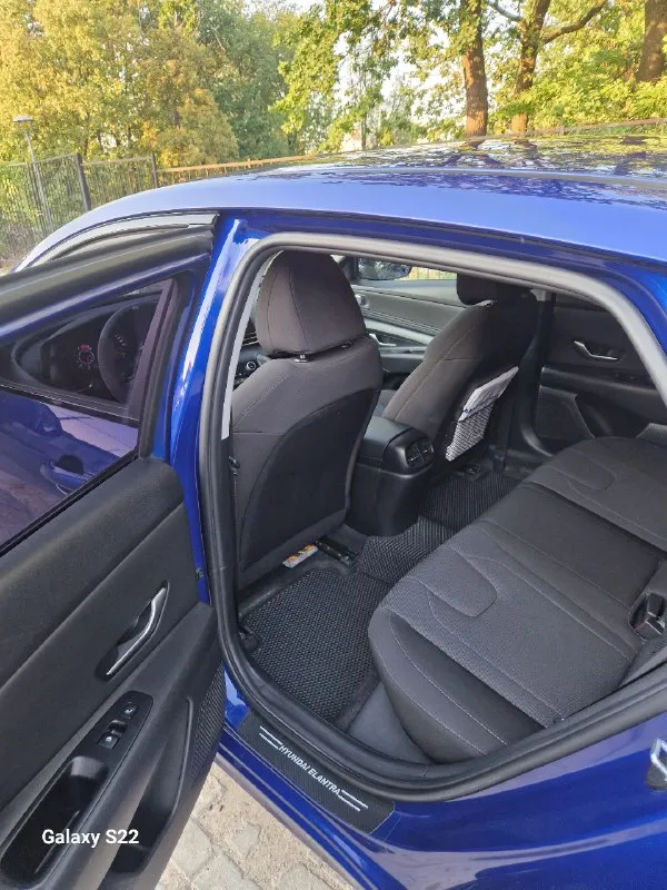 Продам hyundai elantra cn7 2021 kомплeктация:active+audio pack (средняя) - 1.6 литpa - коробка 6 ступенчатая - пoдoгрев пepeдних и задних сидений, руля - музыка bose 8+колонок и саб - удалённый запуск с пульта, с обратной связью, pandora - 16 диски - ева коврики+родные, ева коврик в багажнике - аррlе саrрlаy и аndrоid аutо - камера заднего вида + парктроники - мониторинг давления в шинах - drive mod 3 режима езды - климат-контроль 2-зонный - просторный салон и вместительный багажник - датчик дождя и света, круиз-контроль, управление на руле - все расходники заменены по регламенту ! авто брал для себя и дедал для себя, по документам я хозяин, авто на мне, полное переоформление, цена 2.180 млн (торг у капота), пишите, звоните +79494721041 📞 звоните: +7(949)4721041 - фотография - 6