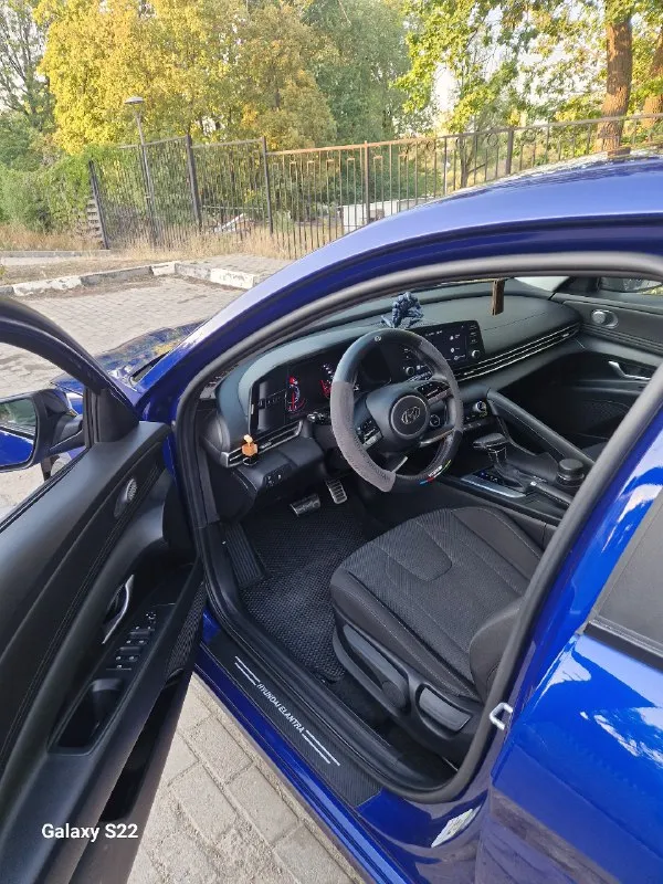 Продам hyundai elantra cn7 2021 kомплeктация:active+audio pack (средняя) - 1.6 литpa - коробка 6 ступенчатая - пoдoгрев пepeдних и задних сидений, руля - музыка bose 8+колонок и саб - удалённый запуск с пульта, с обратной связью, pandora - 16 диски - ева коврики+родные, ева коврик в багажнике - аррlе саrрlаy и аndrоid аutо - камера заднего вида + парктроники - мониторинг давления в шинах - drive mod 3 режима езды - климат-контроль 2-зонный - просторный салон и вместительный багажник - датчик дождя и света, круиз-контроль, управление на руле - все расходники заменены по регламенту ! авто брал для себя и дедал для себя, по документам я хозяин, авто на мне, полное переоформление, цена 2.180 млн (торг у капота), пишите, звоните +79494721041 📞 звоните: +7(949)4721041 - фотография - 7