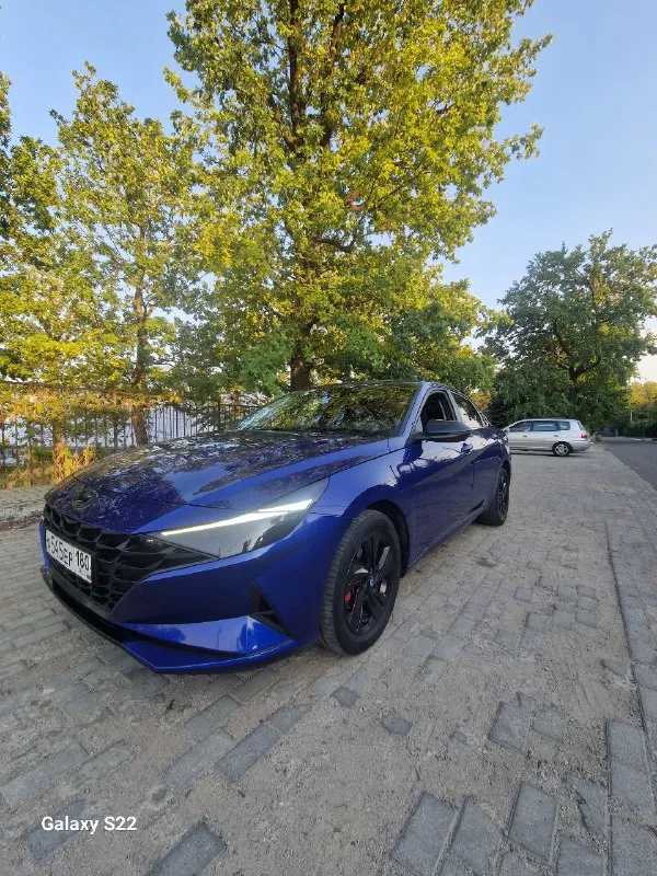 Продам hyundai elantra cn7 2021 kомплeктация:active+audio pack (средняя) - 1.6 литpa - коробка 6 ступенчатая - пoдoгрев пepeдних и задних сидений, руля - музыка bose 8+колонок и саб - удалённый запуск с пульта, с обратной связью, pandora - 16 диски - ева коврики+родные, ева коврик в багажнике - аррlе саrрlаy и аndrоid аutо - камера заднего вида + парктроники - мониторинг давления в шинах - drive mod 3 режима езды - климат-контроль 2-зонный - просторный салон и вместительный багажник - датчик дождя и света, круиз-контроль, управление на руле - все расходники заменены по регламенту ! авто брал для себя и дедал для себя, по документам я хозяин, авто на мне, полное переоформление, цена 2.180 млн (торг у капота), пишите, звоните +79494721041 📞 звоните: +7(949)4721041 - фотография - 9