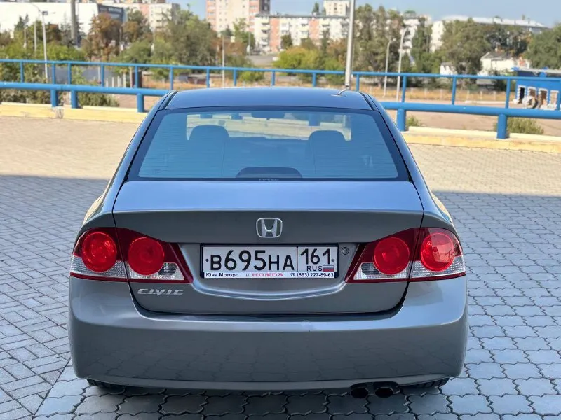Honda civic 1.8 at exzecutive оригинальный пробег 183 000км автомобиль в отличном состоянии! мотор в идеальном состоянии коробка переключает мягко без рывков комплектация самая полная на лепестках! кузов в отличном состоянии! без рыжиков, ровный красивый! в одних руках более 10 лет за всё время 3 владельца цена 890 000₽ торг остальные вопросы по телефону +79496361868 (телега) +380681107552(воцап телега) - фотография - 5