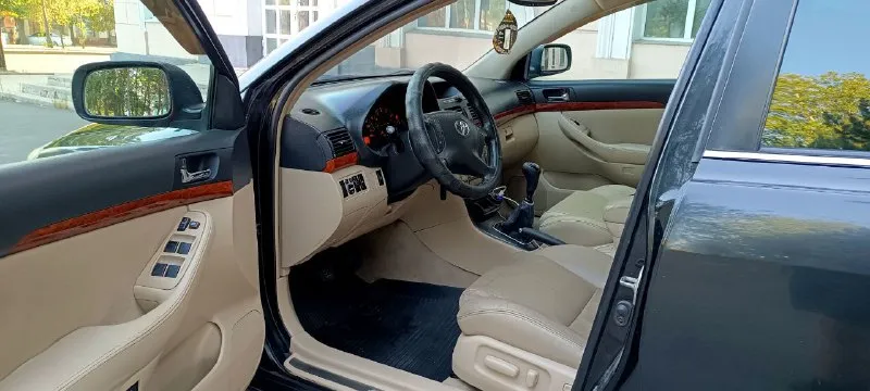 Toyota avensis год выпуска 2003 2.0 кпп механика пробег 330 тыс продается отличная тойта, состояние хорошее на полном ходу, вложений не требует, новая резина, климат работает, полный электроракет, ходовая часть вложений не требует, масло только заменил, почти вся машина в родном окрасе, есть пару деталей вторичный окрас без шпаклёвки, машина местная не пригон, цена 700000 тыс, торг, интересует обмен, киевский район, тел+79493152333 📞 звоните: +7(949)3152333 - фотография - 6