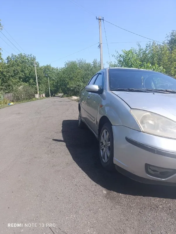 Форд фокус 2004 года, 1.8объем, на ходу, но надо приложить руки по кузову, 4 эл. стеклоподъемника, эл. зеркала с подогревом, есть кондёр, но не работает причину не выясняли, мотор в отличном состоянии, кпп механика, не хрустит, не выбивает. цена 220 торг на месте +79494870221 - фотография - 2