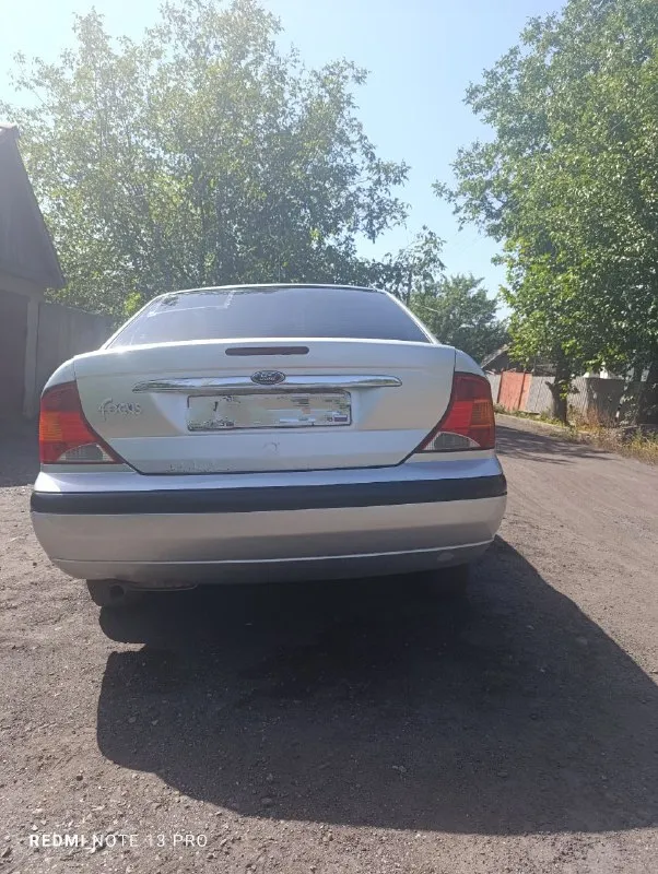 Форд фокус 2004 года, 1.8объем, на ходу, но надо приложить руки по кузову, 4 эл. стеклоподъемника, эл. зеркала с подогревом, есть кондёр, но не работает причину не выясняли, мотор в отличном состоянии, кпп механика, не хрустит, не выбивает. цена 220 торг на месте +79494870221 - фотография - 4