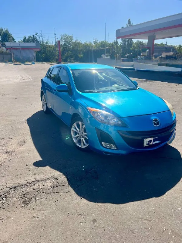 🚙 mazda 3 2009г 1.5 механика( 150л. с) хэтчбек птс 1 владелец 2 ключа работает идеально. коробка механика работает отлично. по подвеске никаких посторонних звуков, без вложений. комплект лето/зима шин на дисках r17. 💰700.000₽ 📞 +79493080600 📲 tg: @billionaire11111 📞 звоните: +7(949)3080600 - фотография - 2
