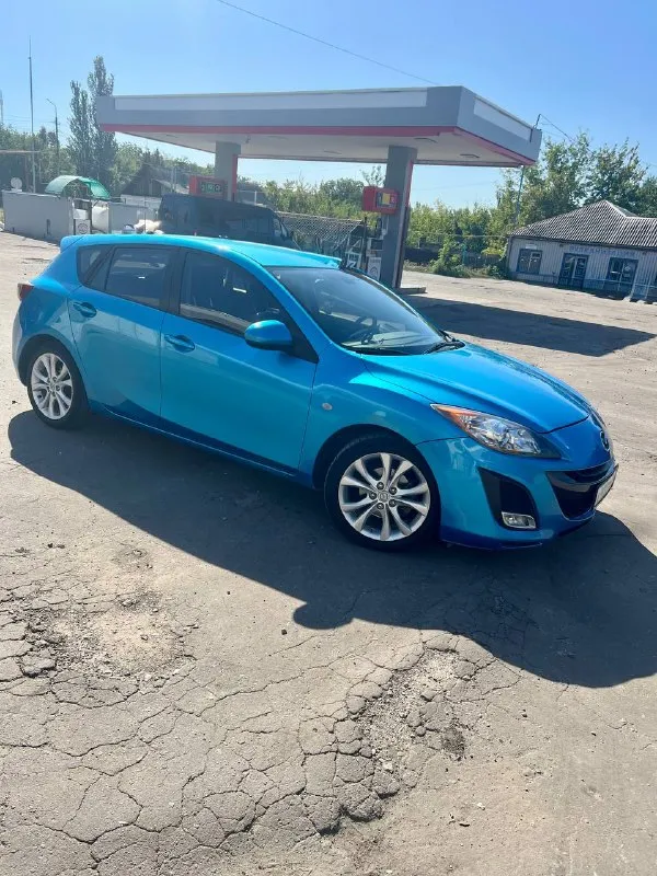 🚙 mazda 3 2009г 1.5 механика( 150л. с) хэтчбек птс 1 владелец 2 ключа работает идеально. коробка механика работает отлично. по подвеске никаких посторонних звуков, без вложений. комплект лето/зима шин на дисках r17. 💰700.000₽ 📞 +79493080600 📲 tg: @billionaire11111 📞 звоните: +7(949)3080600 - фотография - 4
