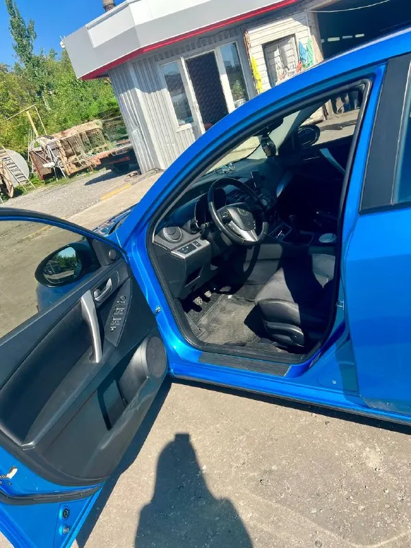 🚙 mazda 3 2009г 1.5 механика( 150л. с) хэтчбек птс 1 владелец 2 ключа работает идеально. коробка механика работает отлично. по подвеске никаких посторонних звуков, без вложений. комплект лето/зима шин на дисках r17. 💰700.000₽ 📞 +79493080600 📲 tg: @billionaire11111 📞 звоните: +7(949)3080600 - фотография - 5