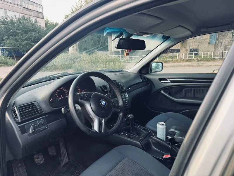 🚘 bmw e46 рестайлинг — стильный и бодрый авто! • двигатель — бензин: 2.0л (143 л. с). • коробка — механика. • привод — задний. • год выпуска — 2002г. • пробег — 387.000км. • топливо — бензин. • резина — michelin r16 (лето). 🎁 зима michelin на литых дисках в подарок! ✅ легендарный авто в отличном состоянии по хорошей цене: • салон максимально ухожен. • подкапотка, ходовая, кузов — без сюрпризов. • ни гнили, ни ржавчины. • масло не жрет, электрика и климат, работает идеально. • музыка, стеклоподъемники и т. д. функционируют "на ура"! 💲 цена: 870.000₽ 📍 находится: г. красный луч 📞 тел: +7 959 164 93 81 📱 telegram: @moveanway - фотография - 7