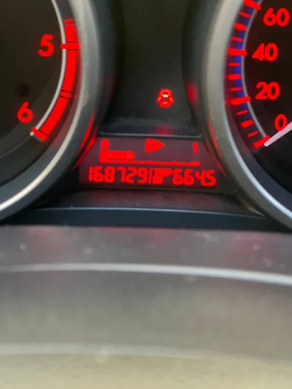 🚙mazda 3 2009г 1.5 механика( 150л. с) дизель хэтчбек птс 1 владелец 2 ключа работает идеально. коробка механика работает отлично. по подвеске никаких посторонних звуков, без вложений. комплект лето/зима шин на дисках r17. 💰700.000₽ 📞 +79493080600 - фотография - 9