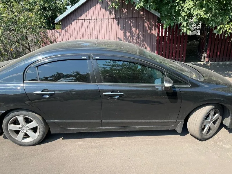 Продам хонда сивик 2008 год мотор 1.8 акпп максимальная комплектация состояние автомобиля достойное внимания полностью обслужена цена 925 тысяч торг только реальному покупателю +79495093939 📞 звоните: +7(949)5093939 - фотография - 3