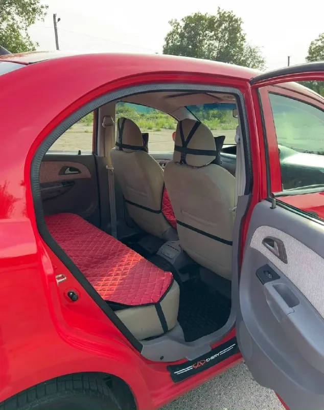 Продам chery qq6 s21, 2009 года, пробег:106 000 км. мотор объёмом 1.1 на 68 л. с, кондиционер дует на 5+, 4 стеклоподъёмника, литые диски, на пятиступенчатой механической коробкой передач. автомобиль в достойном состоянии, ходовая не стучит не гримит, мотор работает отлично, масло не ест, не потеет не течёт, замена масла каждые 6-7 тысяч, лью только премиальные масла, машина полностью обслужена что нужно было менять менялось, сел и поехал, вложений не требует. расход топлива 5-7 литров на 100 км. большой объёмный багажник. цена 260 000 тысяч рублей. осмотр в городе харцызск. номер для связи : +7 (949) 325-18-68 📞 звоните: +7(949)3251868 - фотография - 4