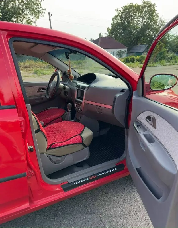 Продам chery qq6 s21, 2009 года, пробег:106 000 км. мотор объёмом 1.1 на 68 л. с, кондиционер дует на 5+, 4 стеклоподъёмника, литые диски, на пятиступенчатой механической коробкой передач. автомобиль в достойном состоянии, ходовая не стучит не гримит, мотор работает отлично, масло не ест, не потеет не течёт, замена масла каждые 6-7 тысяч, лью только премиальные масла, машина полностью обслужена что нужно было менять менялось, сел и поехал, вложений не требует. расход топлива 5-7 литров на 100 км. большой объёмный багажник. цена 260 000 тысяч рублей. осмотр в городе харцызск. номер для связи : +7 (949) 325-18-68 📞 звоните: +7(949)3251868 - фотография - 6