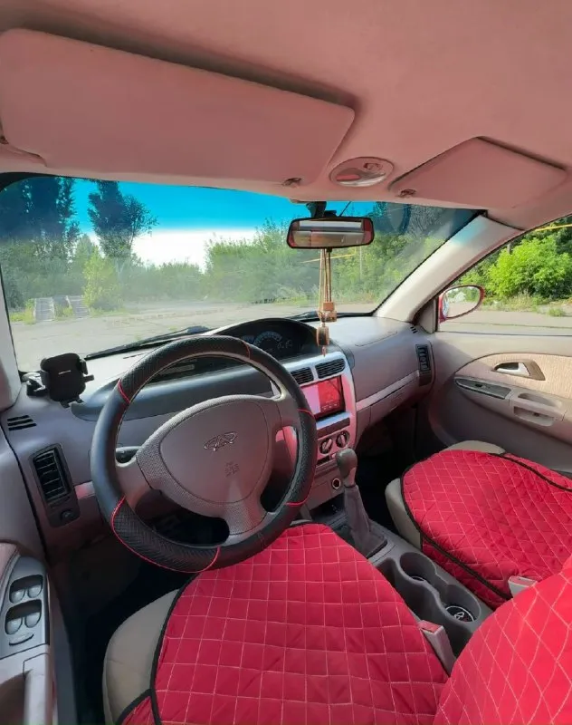 Продам chery qq6 s21, 2009 года, пробег:106 000 км. мотор объёмом 1.1 на 68 л. с, кондиционер дует на 5+, 4 стеклоподъёмника, литые диски, на пятиступенчатой механической коробкой передач. автомобиль в достойном состоянии, ходовая не стучит не гримит, мотор работает отлично, масло не ест, не потеет не течёт, замена масла каждые 6-7 тысяч, лью только премиальные масла, машина полностью обслужена что нужно было менять менялось, сел и поехал, вложений не требует. расход топлива 5-7 литров на 100 км. большой объёмный багажник. цена 260 000 тысяч рублей. осмотр в городе харцызск. номер для связи : +7 (949) 325-18-68 📞 звоните: +7(949)3251868 - фотография - 8