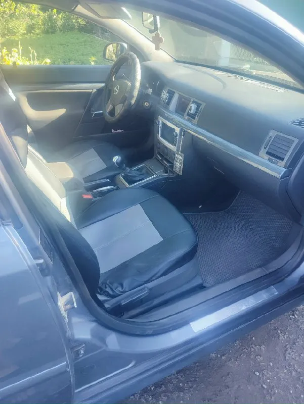 Продам !!!семейный универсал opel вектра с 2005 г. в. авто в нормальном рабочем состоянии как технически так и, внешне, не гнилья не рыжиков не вздутий как и у всех жизненные сколы, всё работает в штатном режиме, климат 2-х зонный, работает отлично, печка жарит, круиз,4-эсп с доводчиками, парктроник зад и, перед, свет, отличный, туманки штатные, корректор, салон в нормальном состоянии, ходовая зад и, перед перебрана, установленный новый комплект сцепления luk и выжимным, передние новые тормозные диски, была ревизия стартера и генератора, стекла все родные и целые включая лобаш, грм и расходники в норме, недавно менялось согласно пробегу, стоит штатный андроид, динамики звук отличный, камера заднего вида, надо подкл. есть в наличии ну и, изюминка, сердце авто, выносливый и надёжный двс 1.9 тди, резвая и, эконом расход кто в курсе тот поймёт, никакого масложера, не дымит не пыхтит, на трассе самолёт, ну и, надёжная 6-ти ступенчатая мкпп. кого действительно интересует и толь 📞 звоните: +7(949)4622800 - фотография - 2