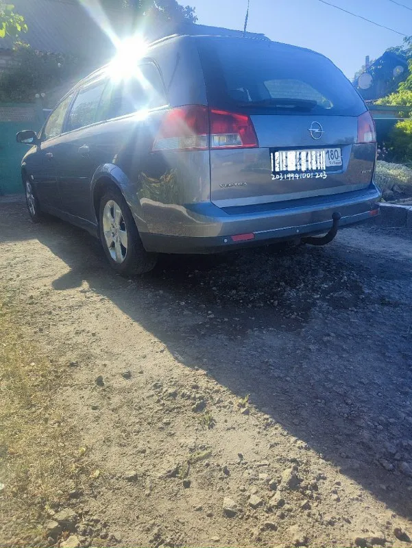 Продам !!!семейный универсал opel вектра с 2005 г. в. авто в нормальном рабочем состоянии как технически так и, внешне, не гнилья не рыжиков не вздутий как и у всех жизненные сколы, всё работает в штатном режиме, климат 2-х зонный, работает отлично, печка жарит, круиз,4-эсп с доводчиками, парктроник зад и, перед, свет, отличный, туманки штатные, корректор, салон в нормальном состоянии, ходовая зад и, перед перебрана, установленный новый комплект сцепления luk и выжимным, передние новые тормозные диски, была ревизия стартера и генератора, стекла все родные и целые включая лобаш, грм и расходники в норме, недавно менялось согласно пробегу, стоит штатный андроид, динамики звук отличный, камера заднего вида, надо подкл. есть в наличии ну и, изюминка, сердце авто, выносливый и надёжный двс 1.9 тди, резвая и, эконом расход кто в курсе тот поймёт, никакого масложера, не дымит не пыхтит, на трассе самолёт, ну и, надёжная 6-ти ступенчатая мкпп. кого действительно интересует и толь 📞 звоните: +7(949)4622800 - фотография - 3