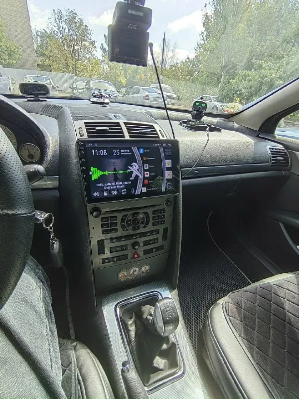 Продам автомобиль peugeot 407 sw. основные характеристики: -объём двигателя: 2.0; -мощность: 136 лошадиных сил; -пробег: 125 000 км; -год выпуска: 2004. -оцинкованная. состояние автомобиля: в отличном состоянии, проведена тщательная подготовка: -перебрана ходовая часть; -заменены фильтры и масла в двс и коробке передач; -заменены грм с помпой и роликами на 119 000 км пробега. -заменены свечи и катушка зажигания дополнительные опции: -датчики дождя, света; -двухзонный климат-контроль; -панорамная крыша; -чехлы; -eva-коврики; -подсветка в ногах; -андроид-магнитола; -передняя и задняя камеры; -сигнализация «пандора»; -два ключа; -6 подушек безопасности; -днище обработано антикоррозийным средством; -фары отполированы и защищены бронеплёнкой; -обесшумлены четыре двери, установлены новые динамики. цена: 750 тысяч рублей. торг уместен. г. торез связаться со мной можно по телефону: +7 949 366-73-87 📞 звоните: +7(949)3667387 - фотография - 9