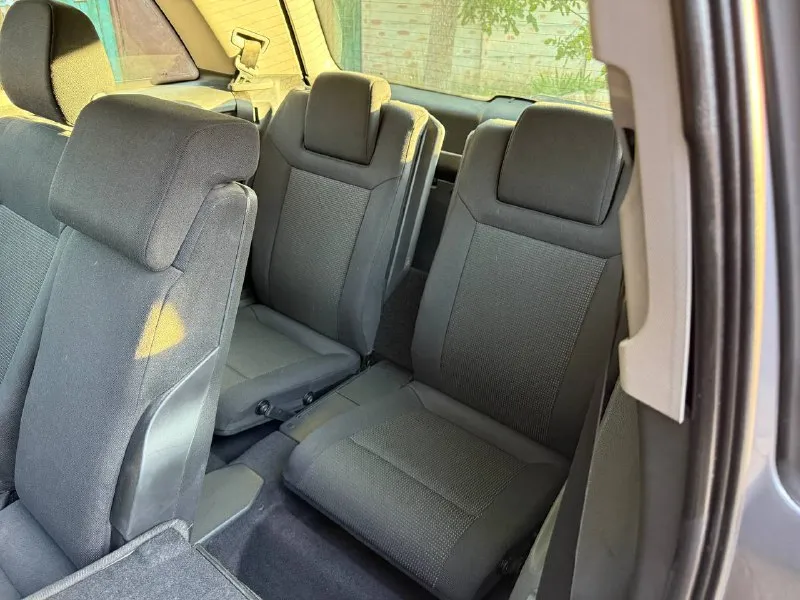 Opel zafira b 2006 года выпуска, эксплуатация с 2007! бензин механика, 257 тыс км пробег! двигатель ходовая кпп в отличном состоянии без вложений! обслужена вся! резина летняя! по кузову без гнили и ржавчины! есть мелкие косяки по лксп! установлен планшет задняя камера! по электрике все работает без нареканий! юридически кристально чистая любое оформление! срочно все вопросы по телефону звонить в любое время осмотр город донецк! цена 470 тыс руб! +7 (949) 840-60-88 📞 звоните: +7(949)8406088 - фотография - 7