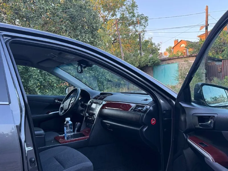 В продаже toyota camry год выпуска 2013 авто в идеальном состоянии всегда был вовремя обслужен для подтверждения информации имеется сервисная книжка кузов в идеальном состоянии все стёкла зовадские мотор коробка работает идеально автомобиль весь обслужен стоит самый надежный мотор 2.5 ходовая часть как новая два комплекта колёс родной пробег 198 тсч в богатой комплектации шикарный салон камера заднего вида двух зонный климат контроль круиз контроль подогрев сидений два ключа два комплекта резины документы в полном порядке полное переоформление в мрэо цена за данный автомобиль 1 465 000 торг разумный все остальные вопросы по телефону +79496358178 - фотография - 8