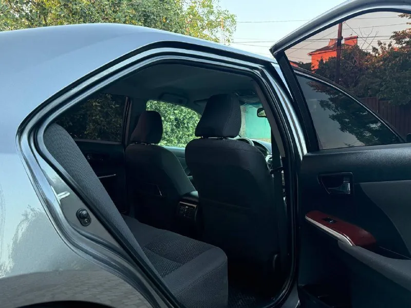 В продаже toyota camry год выпуска 2013 авто в идеальном состоянии всегда был вовремя обслужен для подтверждения информации имеется сервисная книжка кузов в идеальном состоянии все стёкла зовадские мотор коробка работает идеально автомобиль весь обслужен стоит самый надежный мотор 2.5 ходовая часть как новая два комплекта колёс родной пробег 198 тсч в богатой комплектации шикарный салон камера заднего вида двух зонный климат контроль круиз контроль подогрев сидений два ключа два комплекта резины документы в полном порядке полное переоформление в мрэо цена за данный автомобиль 1 465 000 торг разумный все остальные вопросы по телефону +79496358178 - фотография - 9