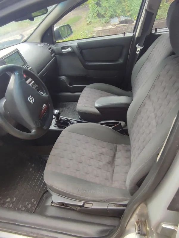 Продаю опель астра g 2001года рождения;)! 230т. пробег. .. двигатель 1.6..16клапанный газ вписан в техпаспорт. .. но его снял предыдущий владелец. .. (отдам все что осталось от этого акта вандализма;))) по двигателю че делали. , меняли маслосъёмные колпачки. . сцепление диск хорший выжимной новый. .. грм с помпой 15т. , назад. .. кондиционер заправлен, акуму 1.5 года. , антифриз и масла все поменяны. … рейка перебрана. .. пороги и задние кобылки переварены. .(при необходимости косметика) дно целое. ходовка практически вся поменяна. ... новый ручник и задние суппорта. , опоры двигателя новые. .. багажник зашумлен. . потолок перетянут. .. комплектация комфорт. .. подогрев передних сидени птф завод. регулировка руля. , (высота. ..и вылет) мульти руль. 2дин магнитола с камерой заднего вида регистратор. .. парктроник зад. . сигнализация с автозапуском. , лобаш новый. ( старый был запесочен) резина лето хорошее. на литье зима на штампах две пары. стоимость самолёта 400т₽. без торга! +79493311715 - фотография - 5