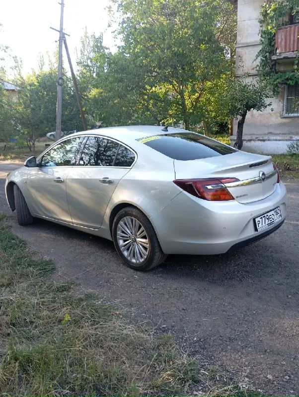 Opel инсигния 13г.1.6 т. коробка автомат айсин, состояние хорошее, двух зонный климат, память вод. сидения, подогрев, сидений и руля, вентиляция сидений, магнитола штатная, сенсорная с камерой заднего вида и навигатором кнопка старт-стоп, без ключевой доступ 4х дверей, резина новая, зима новая в подарок, акум новый, ремень ролики помпа новые, генератор перебран, салон как новый, кожа не затертая, кузов в идеале. цена1,200000₽т. +79494793200 📞 звоните: +7(949)4793200 - фотография - 10