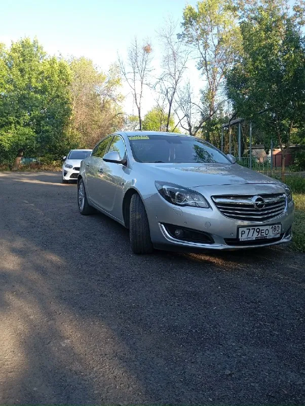 Opel инсигния 13г.1.6 т. коробка автомат айсин, состояние хорошее, двух зонный климат, память вод. сидения, подогрев, сидений и руля, вентиляция сидений, магнитола штатная, сенсорная с камерой заднего вида и навигатором кнопка старт-стоп, без ключевой доступ 4х дверей, резина новая, зима новая в подарок, акум новый, ремень ролики помпа новые, генератор перебран, салон как новый, кожа не затертая, кузов в идеале. цена1,200000₽т. +79494793200 📞 звоните: +7(949)4793200 - фотография - 2