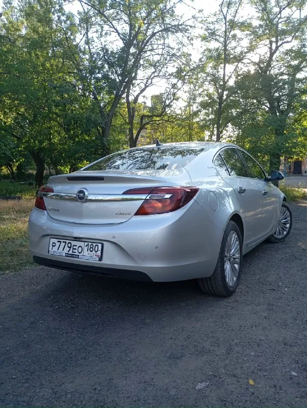Opel инсигния 13г.1.6 т. коробка автомат айсин, состояние хорошее, двух зонный климат, память вод. сидения, подогрев, сидений и руля, вентиляция сидений, магнитола штатная, сенсорная с камерой заднего вида и навигатором кнопка старт-стоп, без ключевой доступ 4х дверей, резина новая, зима новая в подарок, акум новый, ремень ролики помпа новые, генератор перебран, салон как новый, кожа не затертая, кузов в идеале. цена1,200000₽т. +79494793200 📞 звоните: +7(949)4793200 - фотография - 9