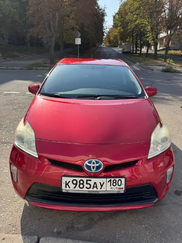Toyota prius 1.8 / 2012 год, вариатор машина в отличном состоянии, пробег 260 тыс миль, салон чиcтый... - фотография