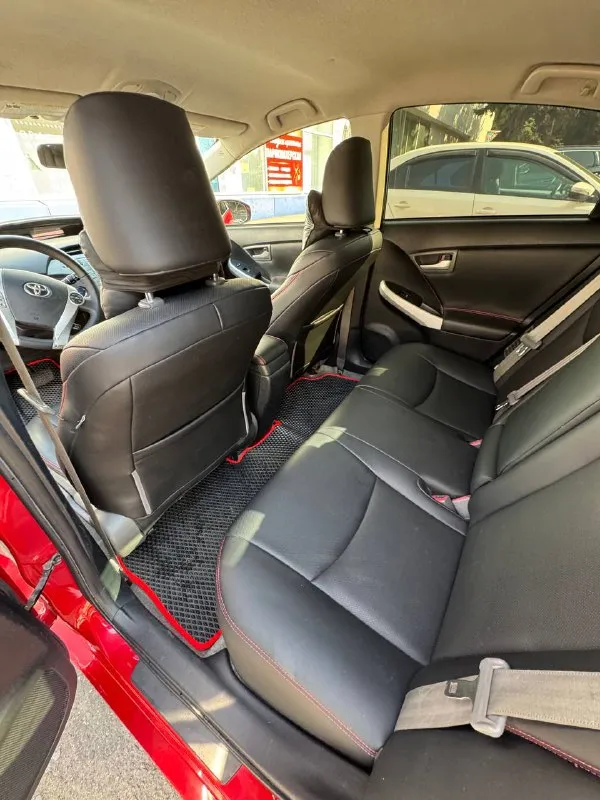 Toyota prius 1.8 / 2012 год, вариатор машина в отличном состоянии, пробег 260 тыс миль, салон чиcтый ухоженный. двигатeль маcлa нe берет, был кап ремонт мотора в этом году и замена сцепления, батарея на отлично, ходовая взбитая, не гремит, родной окрас, в дтп не была, замена масла каждые 6 тыс, магнитола с блютусом, резина зима - лето, в одних руках более 5 лет, первый собственник в рф. цена 1.1🍋 +7949 505 505 3 - фотография - 8