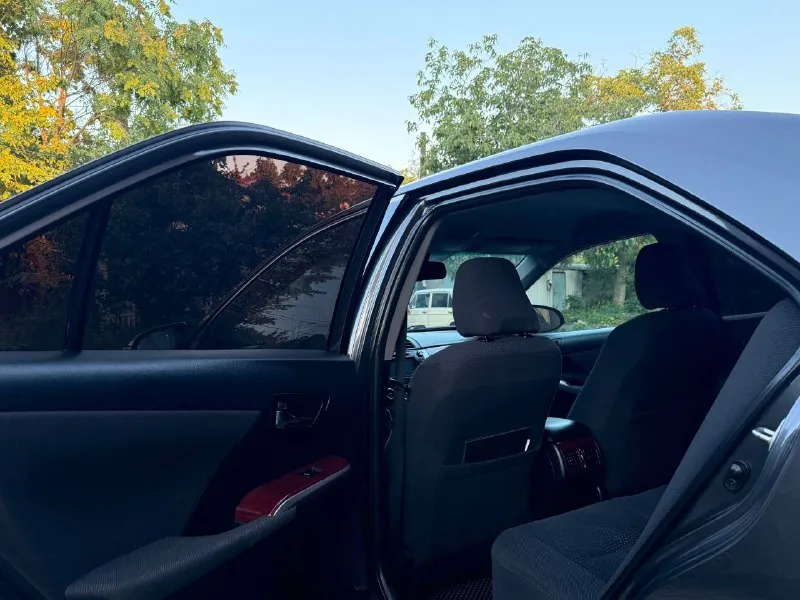 В продаже toyota camry год выпуска 2013 авто в идеальном состоянии всегда был вовремя обслужен для подтверждения информации имеется сервисная книжка кузов в идеальном состоянии все стёкла зовадские мотор коробка работает идеально автомобиль весь обслужен стоит самый надежный мотор 2.5 ходовая часть как новая два комплекта колёс родной пробег 198 тсч в богатой комплектации шикарный салон камера заднего вида двух зонный климат контроль круиз контроль подогрев сидений два ключа документы в полном порядке полное переоформление в мрэо цена за данный автомобиль 1 470 000 торг разумный все остальные вопросы по телефону +79496358178 - фотография - 4