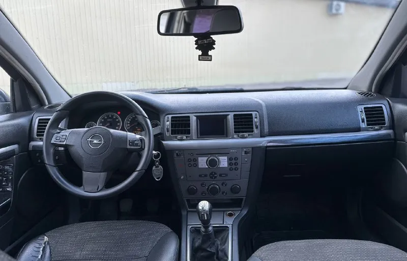 Цена 2️⃣9️⃣9️⃣.9️⃣9️⃣9️⃣тыс. рублей срочно срочно срочно opel vectra c 2007год. 1.8 еко-тек. кпп механика авто в нормальном рабочем состоянии. мотор работает хорошо не дымит не троит. ходовая новая все мягко и комфортно. комплектация opc 2х-зонный климат контроль холодит и греет отлично. датчики света и дождя, парк-троник, круиз-контроль, мульти-руль,4эл. стклоподьемника, подогрев сидений, салон комбинированная кожа, литые диски. ксенонавые фары. документы в полном порядке. юредически чистая штрафов, запретов, ограничений нет. осмотр донецк. +7 9490350845 +7 918 513 6926 телеграмм 📞 звоните: +7(949)0350845 - фотография - 10