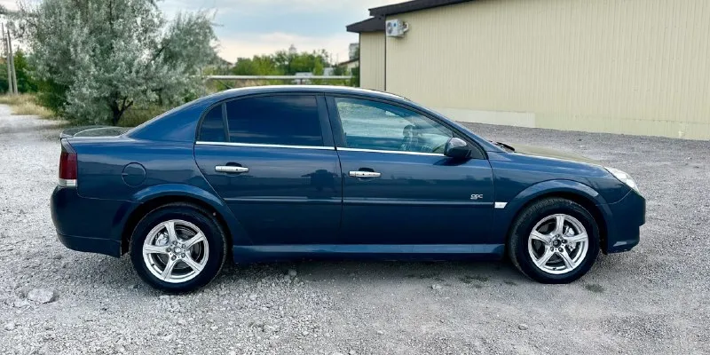 Цена 2️⃣9️⃣9️⃣.9️⃣9️⃣9️⃣тыс. рублей срочно срочно срочно opel vectra c 2007год. 1.8 еко-тек. кпп механика авто в нормальном рабочем состоянии. мотор работает хорошо не дымит не троит. ходовая новая все мягко и комфортно. комплектация opc 2х-зонный климат контроль холодит и греет отлично. датчики света и дождя, парк-троник, круиз-контроль, мульти-руль,4эл. стклоподьемника, подогрев сидений, салон комбинированная кожа, литые диски. ксенонавые фары. документы в полном порядке. юредически чистая штрафов, запретов, ограничений нет. осмотр донецк. +7 9490350845 +7 918 513 6926 телеграмм 📞 звоните: +7(949)0350845 - фотография - 6