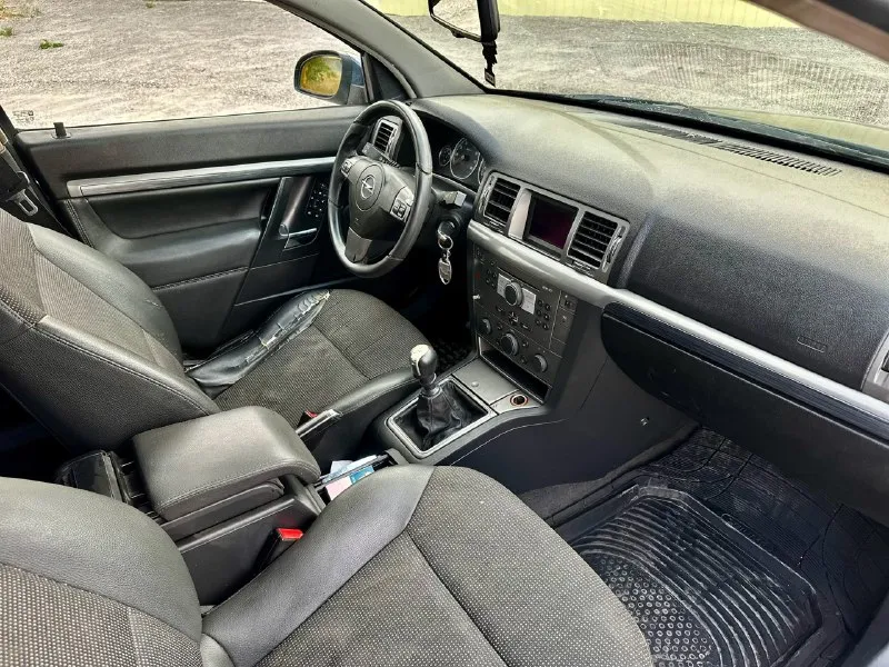 Цена 2️⃣9️⃣9️⃣.9️⃣9️⃣9️⃣тыс. рублей срочно срочно срочно opel vectra c 2007год. 1.8 еко-тек. кпп механика авто в нормальном рабочем состоянии. мотор работает хорошо не дымит не троит. ходовая новая все мягко и комфортно. комплектация opc 2х-зонный климат контроль холодит и греет отлично. датчики света и дождя, парк-троник, круиз-контроль, мульти-руль,4эл. стклоподьемника, подогрев сидений, салон комбинированная кожа, литые диски. ксенонавые фары. документы в полном порядке. юредически чистая штрафов, запретов, ограничений нет. осмотр донецк. +7 9490350845 +7 918 513 6926 телеграмм 📞 звоните: +7(949)0350845 - фотография - 9
