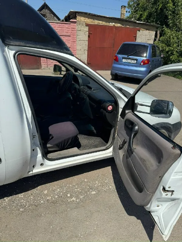 Продам opel комбо 2000г. г. макеевка цена: 230000₽ двигатель: 1.7 обычный, без турбины) коробка : механика 5-ти ступка привод: передний в машине есть гидроусилитель, задние парктроники, сигнализация с центральным замком. по машине проблем не каких все работает, по кузову есть незначительные нюансы в силу возраста, а так сел и поехал. когда покупалась ездила на ростов-таганрог и по месту каждый день. машина в семье два года, проблем не доставляла не каких, ездила и возила, продаем за ненадобностью так как последние пол года дед ездил только на рыбалку. +79499910908 📞 звоните: +7(949)9910908 - фотография - 8