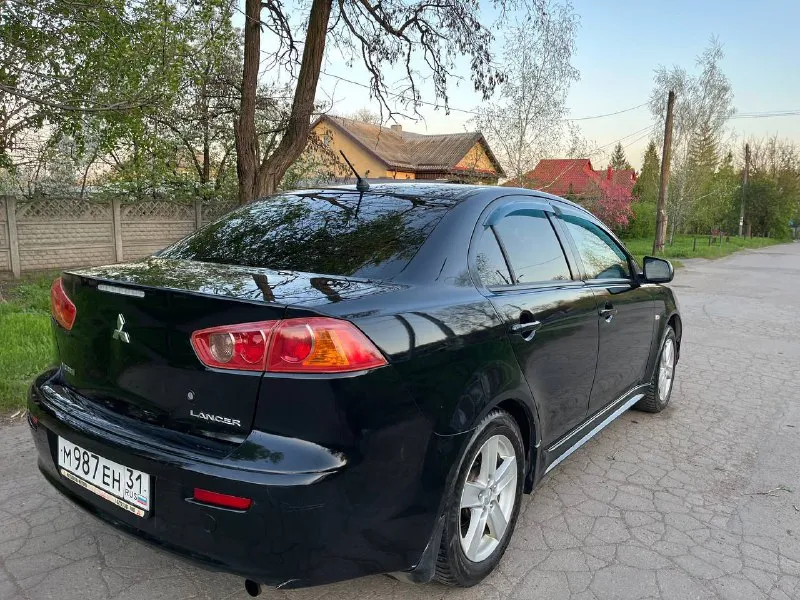 Продам mitsubishi lancer x 1.8 2008 год. 1 владелец с салона ! машина в родном окрасе ( из окраса : косметический окрас левого крыла, правое новое ) с документами полный порядок ! ( кредитов, штрафов, залогов нет ) обслуживалась только у официального дилера ! по машине очень много вложено и сделано - неделю назад поставил новый двигатель ( в отличном состоянии 80т пробега ), новый масляный насос, сразу поставил новый комплект грм ( цепи, натяжители и так далее ) машина всегда обслуживалась качественно и вовремя. автозапуск с ключа. стоит хорошая музыка с блютузом. коробка работают идеально без нареканий ! осмотр донецк. цена : 800 000. торг ! +79494914212 - фотография - 5
