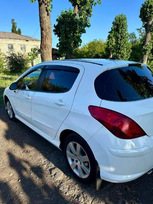 Продам peugeot 308, 1.6 мт, 2009 год, 178.000 км машина полностью обслужена, вложений никаких не требует, масла фильтра поменяны ходовая взбитая, без проблем коробка идеал, механика двигатель 1.6 масло не берёт, не дымит, не троит, работает ровно кузов без дтп, вид красивый, без косяков r15 диски на свежей летней резине салон опрятный, чистый и ухоженный, без посторонних запахов продажа от хозяина, документы в полном порядке, готовы к продажи осмотр г. свердловск цена : 420000 рублей + торг реальному покупателю возле капота звонить : +79595720880 📞 звоните: +7(959)5720880 - фотография - 3