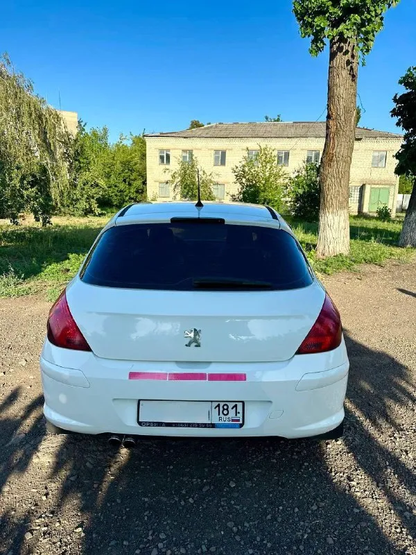 Продам peugeot 308, 1.6 мт, 2009 год, 178.000 км машина полностью обслужена, вложений никаких не требует, масла фильтра поменяны ходовая взбитая, без проблем коробка идеал, механика двигатель 1.6 масло не берёт, не дымит, не троит, работает ровно кузов без дтп, вид красивый, без косяков r15 диски на свежей летней резине салон опрятный, чистый и ухоженный, без посторонних запахов продажа от хозяина, документы в полном порядке, готовы к продажи осмотр г. свердловск цена : 420000 рублей + торг реальному покупателю возле капота звонить : +79595720880 📞 звоните: +7(959)5720880 - фотография - 4
