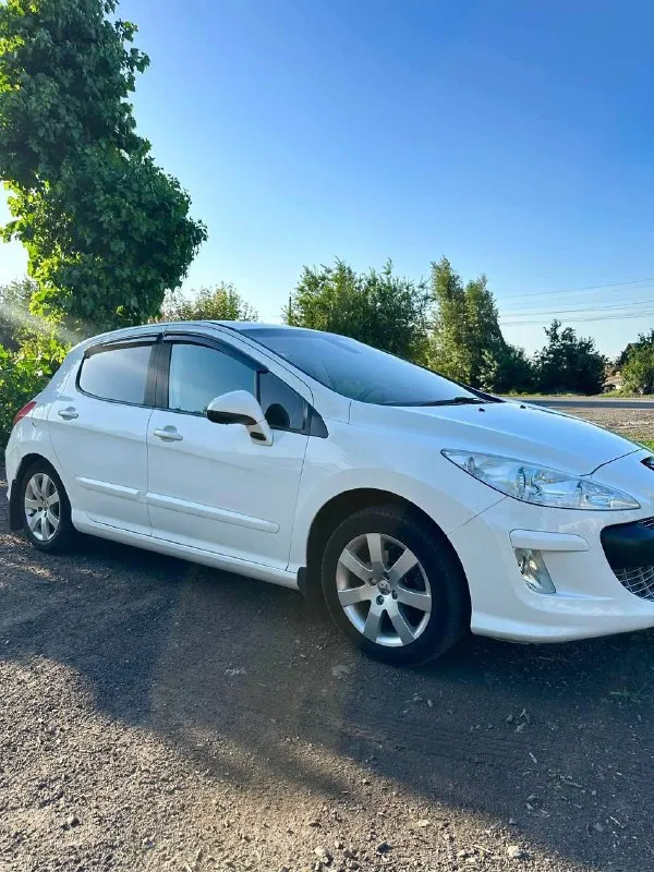 Продам peugeot 308, 1.6 мт, 2009 год, 178.000 км машина полностью обслужена, вложений никаких не требует, масла фильтра поменяны ходовая взбитая, без проблем коробка идеал, механика двигатель 1.6 масло не берёт, не дымит, не троит, работает ровно кузов без дтп, вид красивый, без косяков r15 диски на свежей летней резине салон опрятный, чистый и ухоженный, без посторонних запахов продажа от хозяина, документы в полном порядке, готовы к продажи осмотр г. свердловск цена : 420000 рублей + торг реальному покупателю возле капота звонить : +79595720880 📞 звоните: +7(959)5720880 - фотография - 6